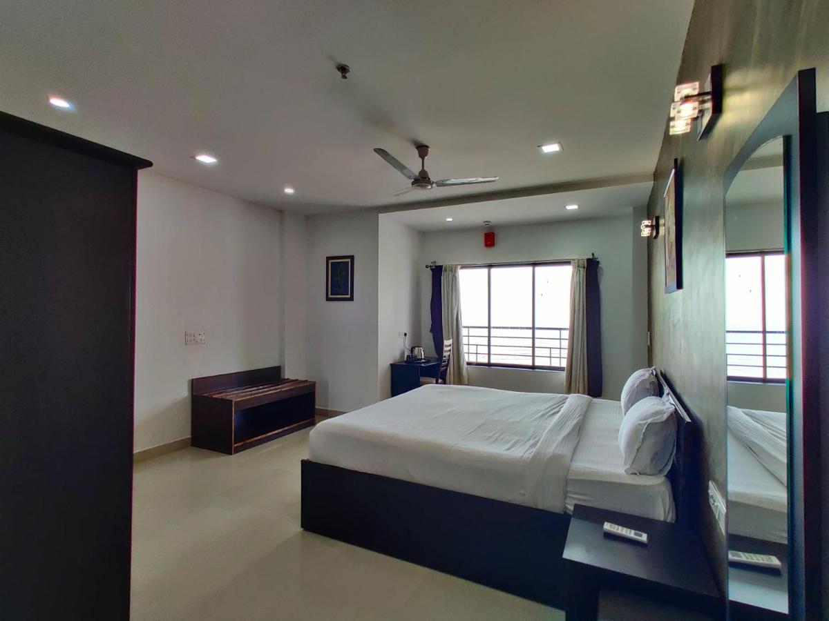 Golden Chariot Hotel Daman Eksteriør bilde