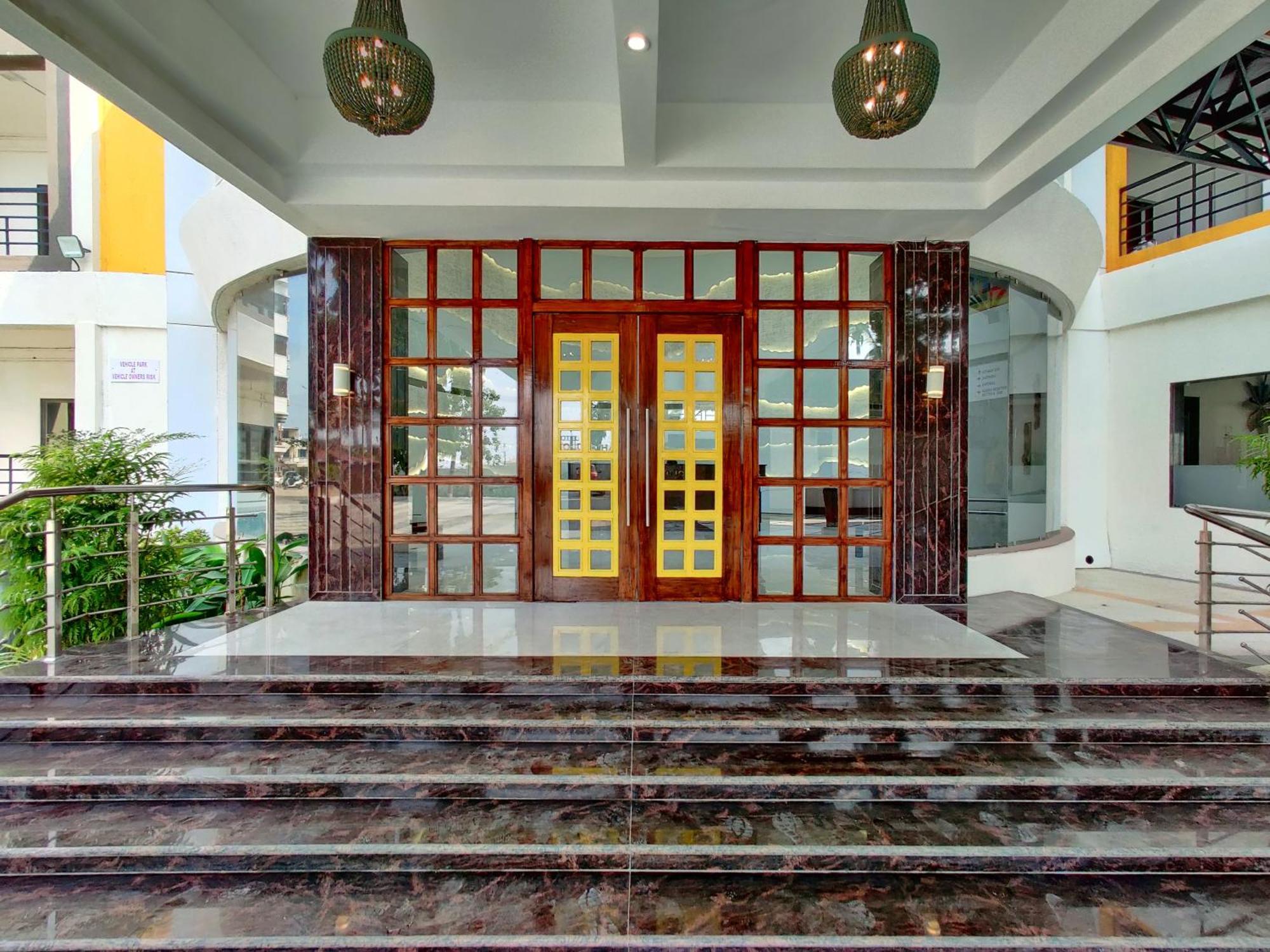 Golden Chariot Hotel Daman Eksteriør bilde