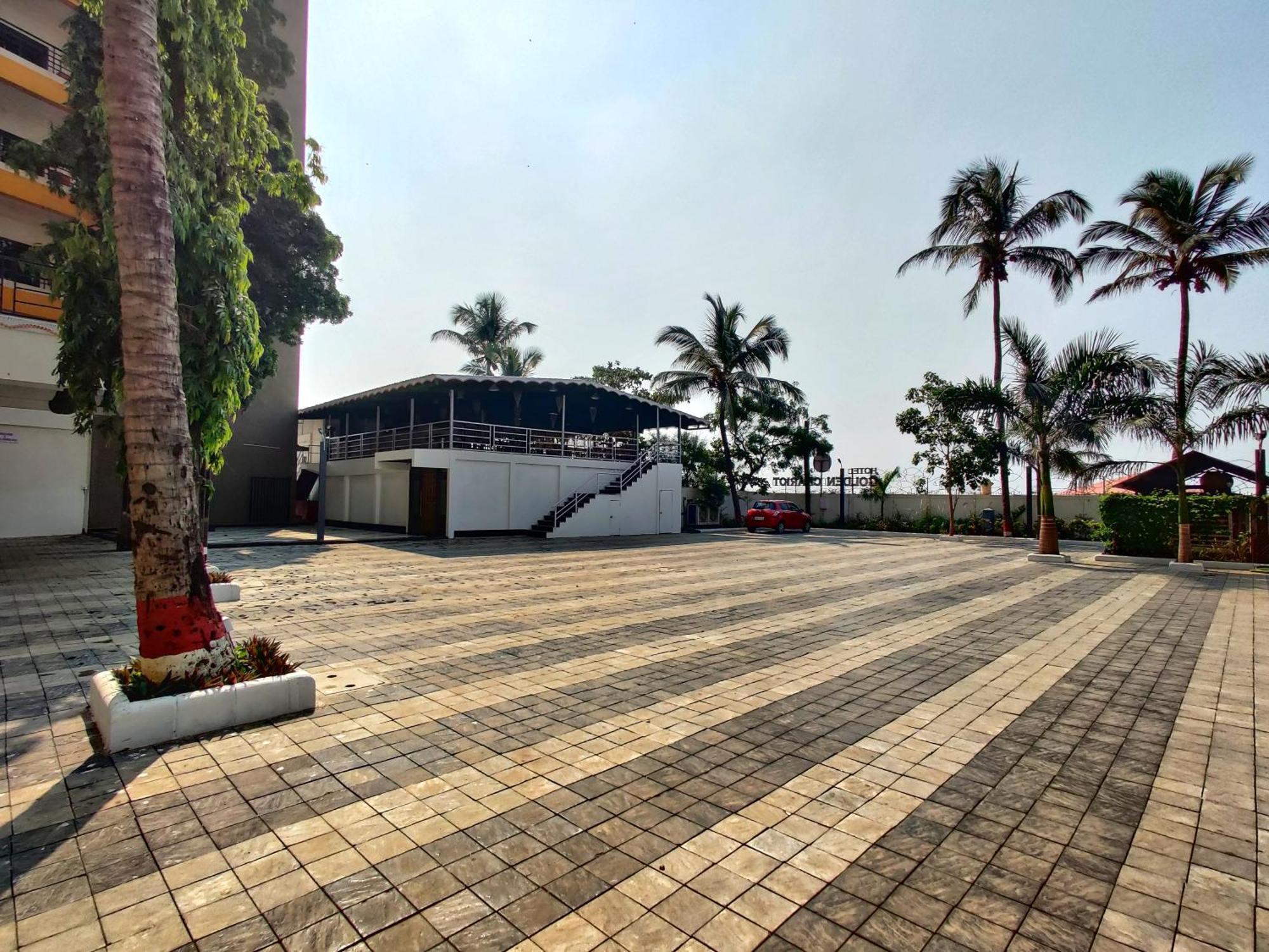 Golden Chariot Hotel Daman Eksteriør bilde