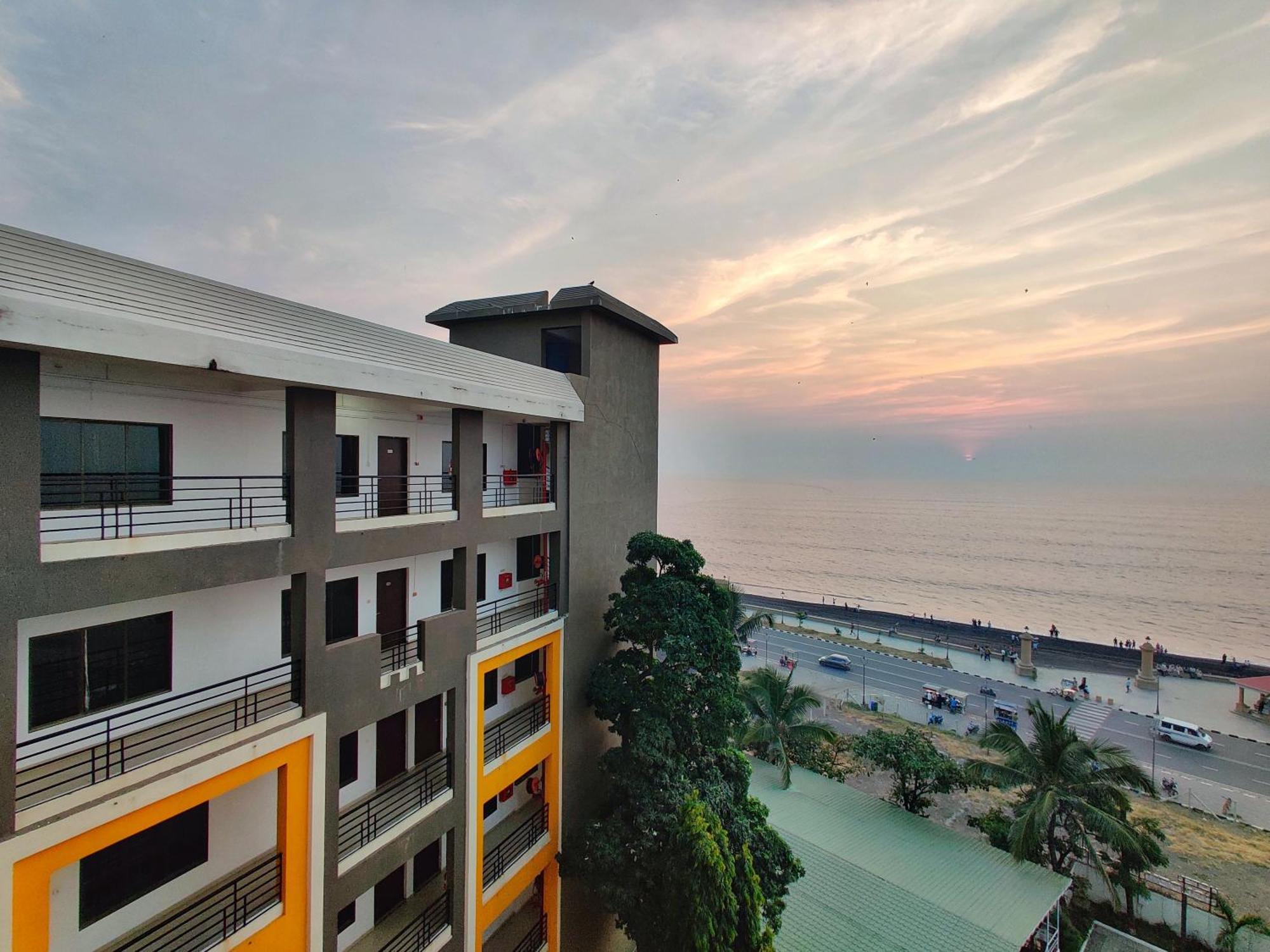 Golden Chariot Hotel Daman Eksteriør bilde