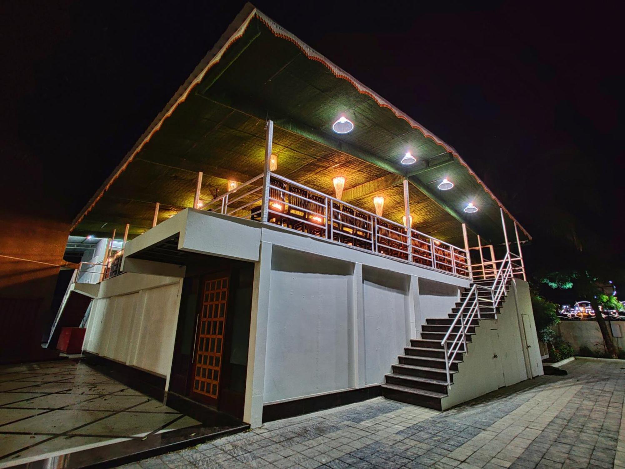 Golden Chariot Hotel Daman Eksteriør bilde