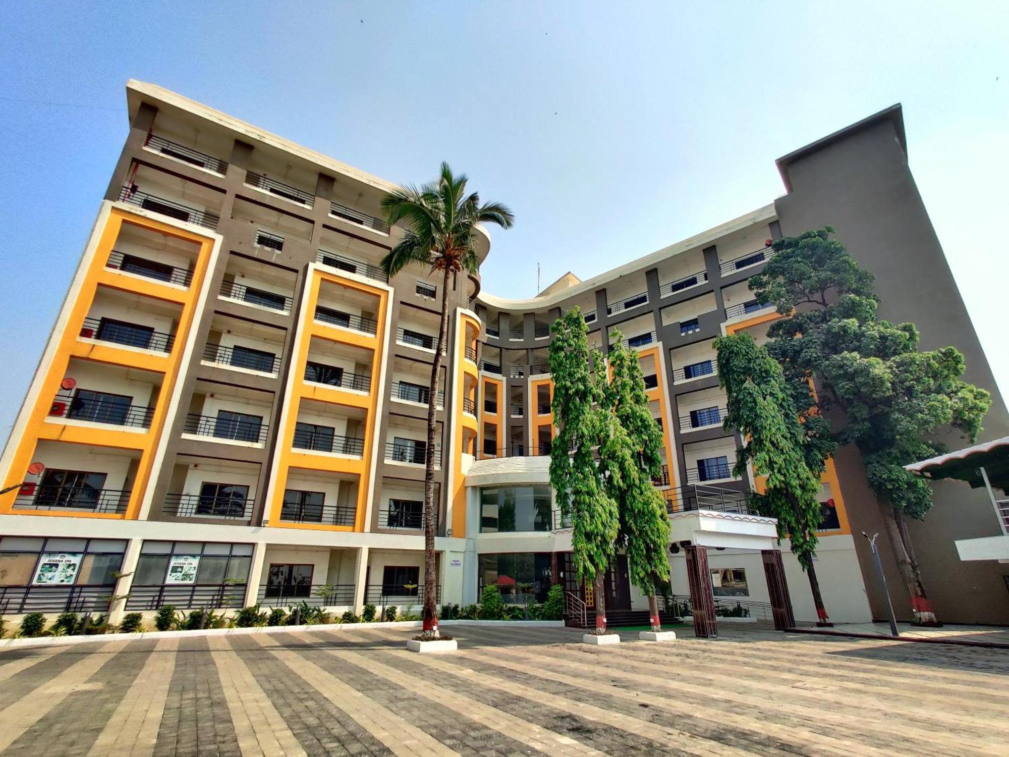 Golden Chariot Hotel Daman Eksteriør bilde