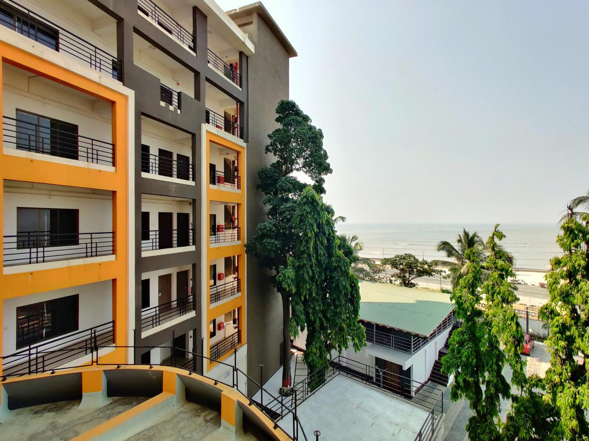 Golden Chariot Hotel Daman Eksteriør bilde