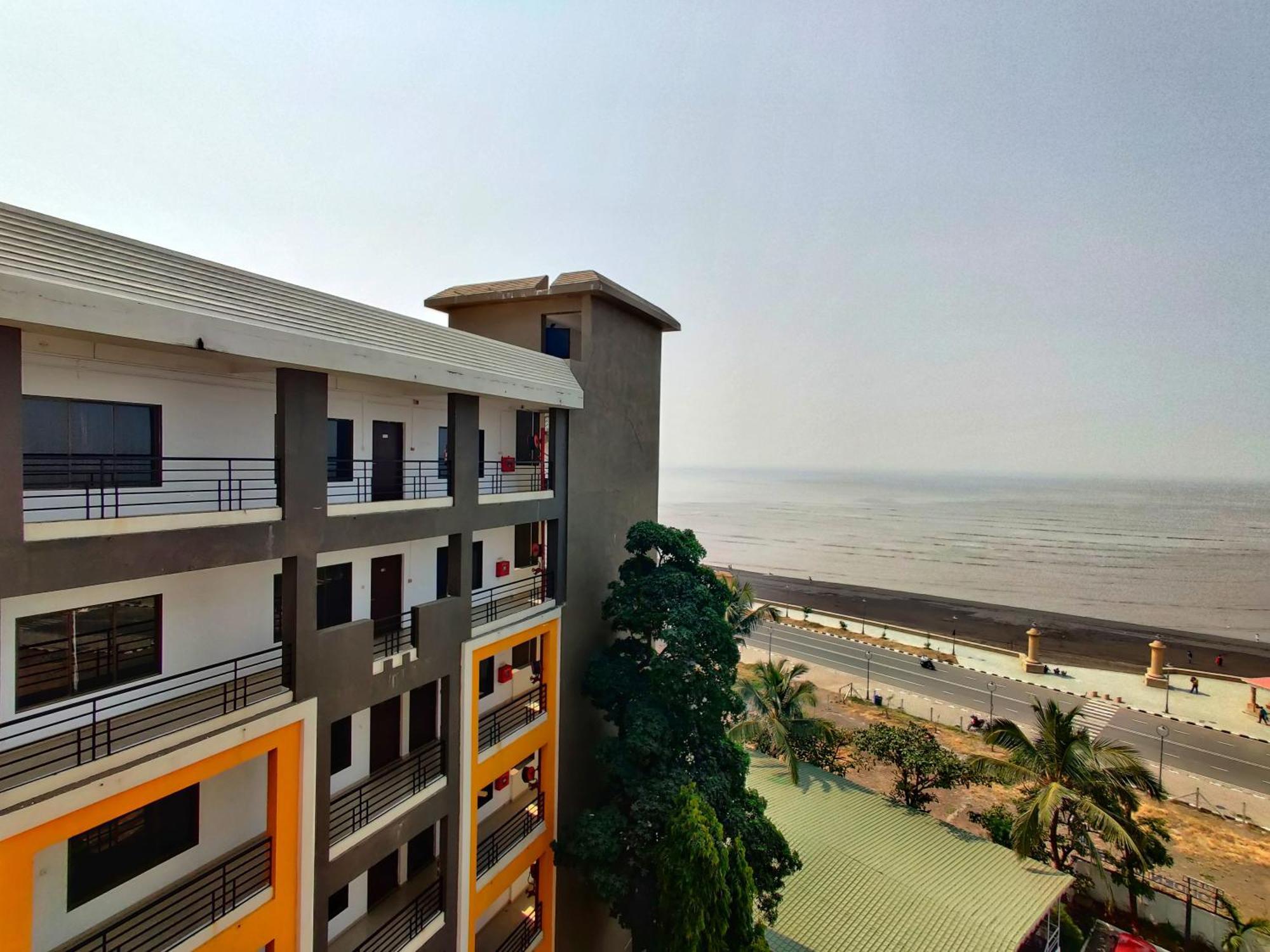 Golden Chariot Hotel Daman Eksteriør bilde