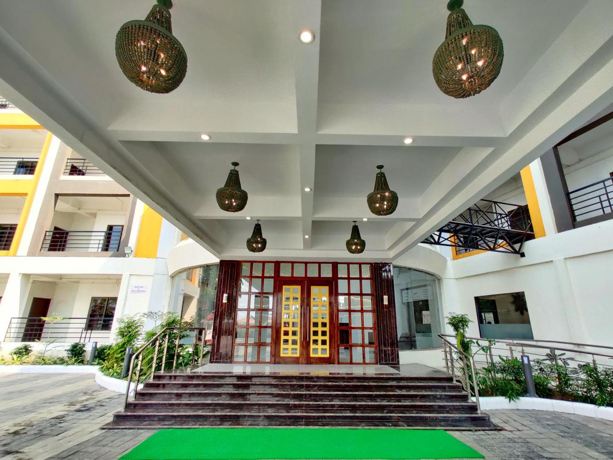 Golden Chariot Hotel Daman Eksteriør bilde