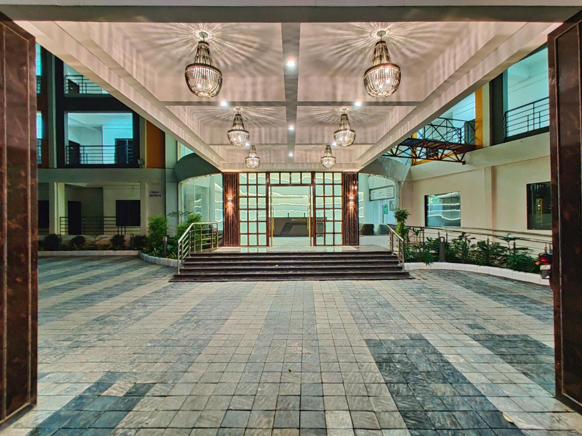 Golden Chariot Hotel Daman Eksteriør bilde