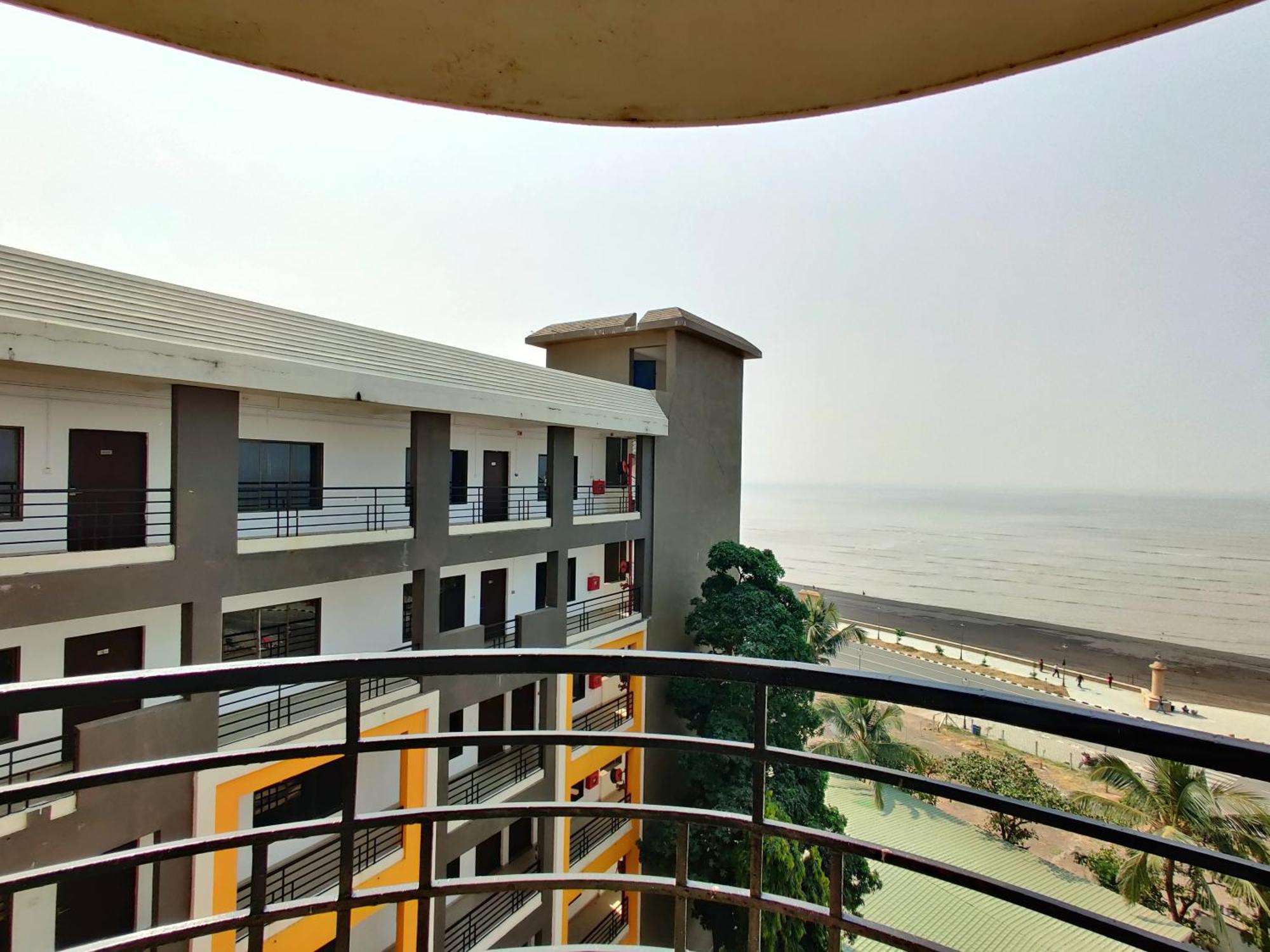 Golden Chariot Hotel Daman Eksteriør bilde