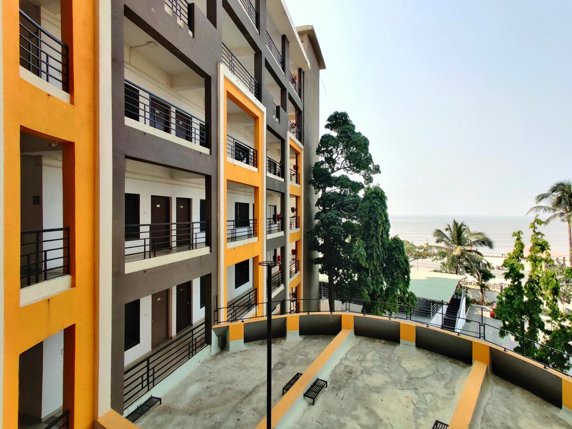 Golden Chariot Hotel Daman Eksteriør bilde