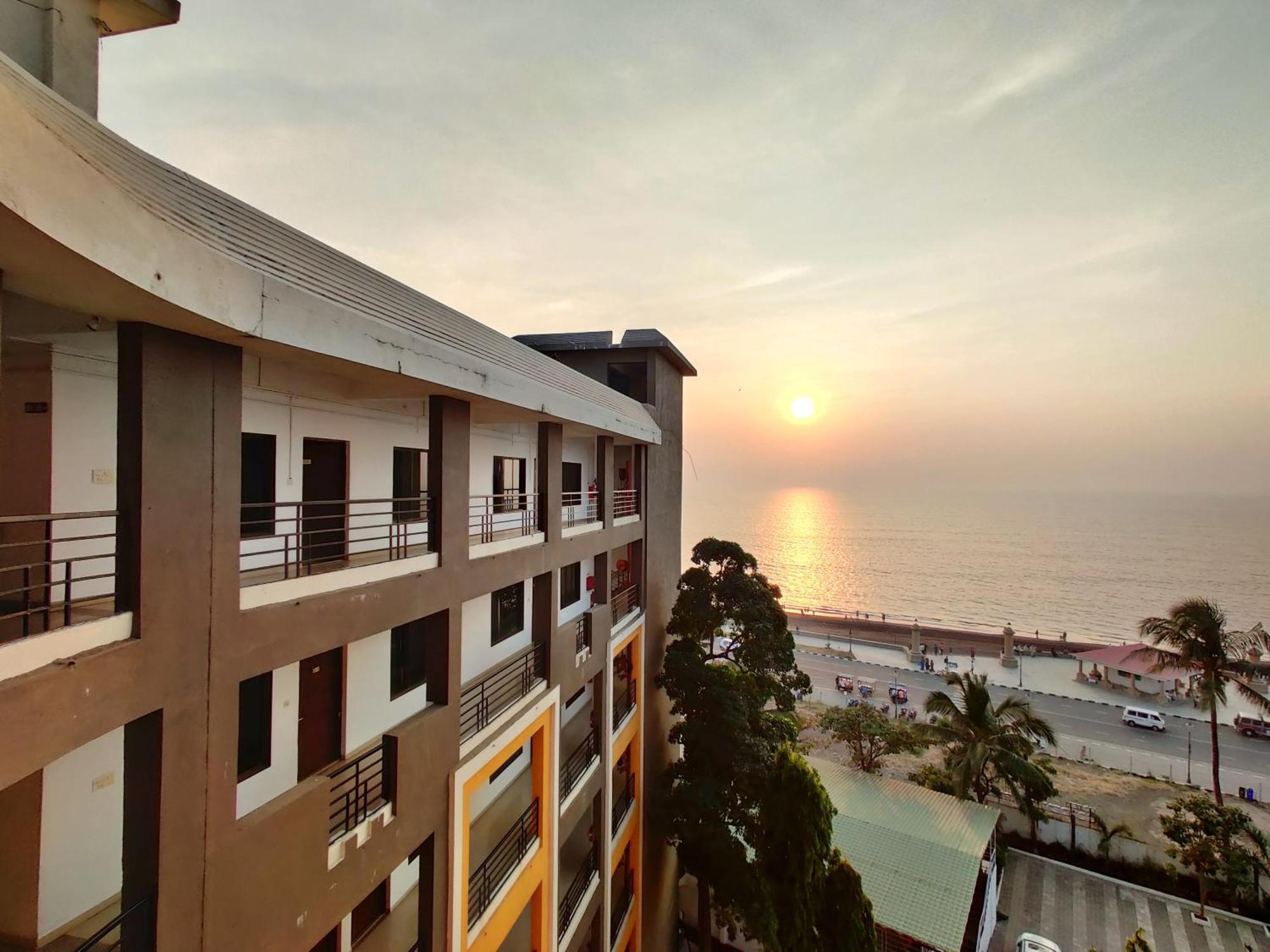 Golden Chariot Hotel Daman Eksteriør bilde