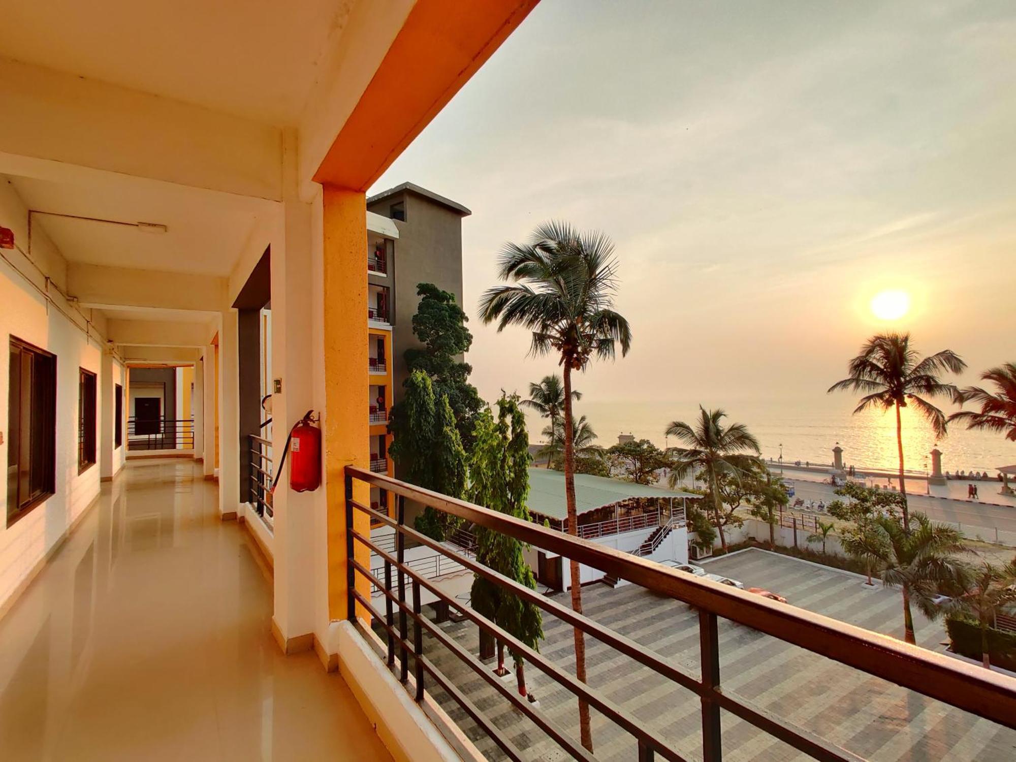 Golden Chariot Hotel Daman Eksteriør bilde