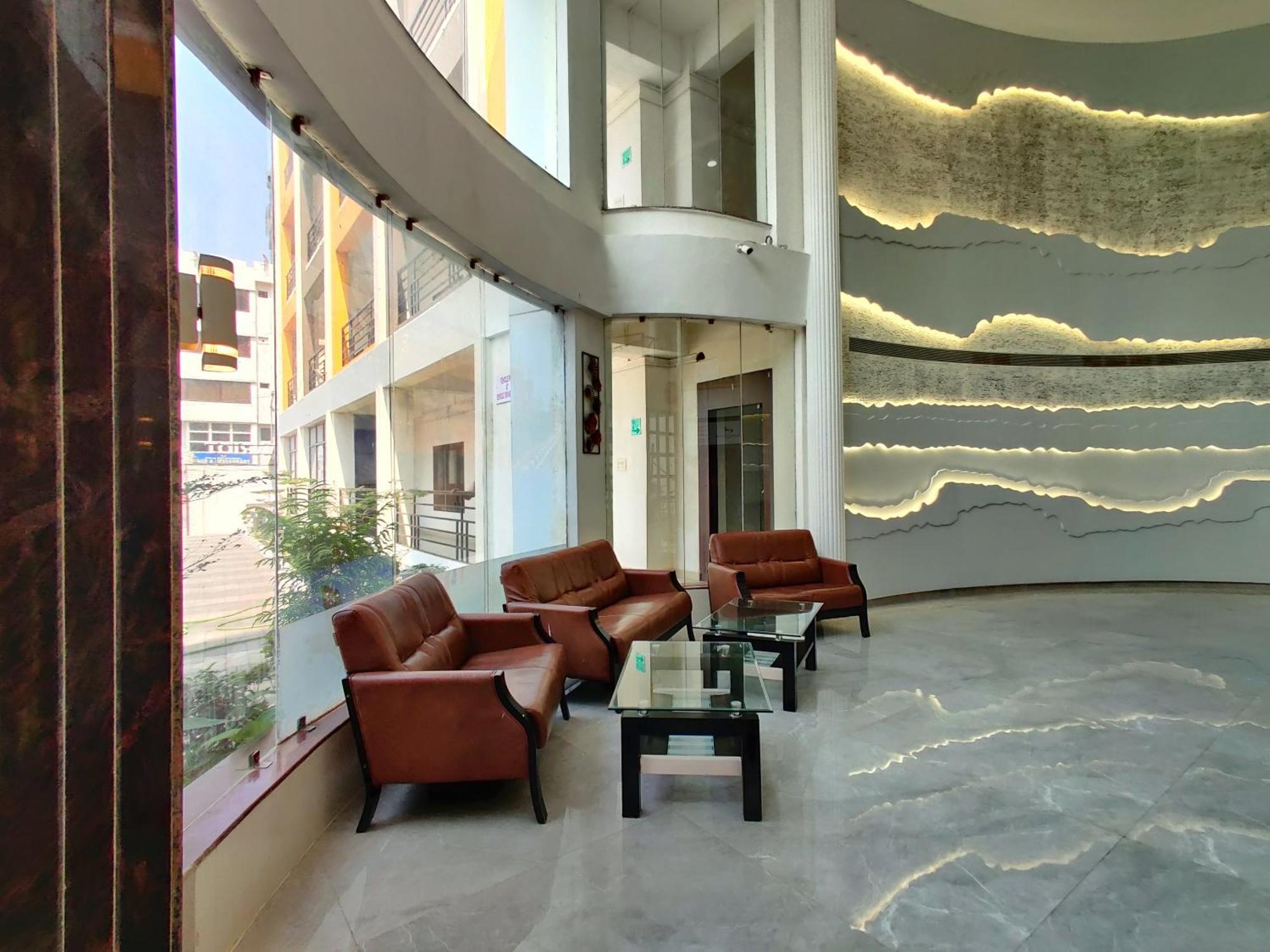 Golden Chariot Hotel Daman Eksteriør bilde